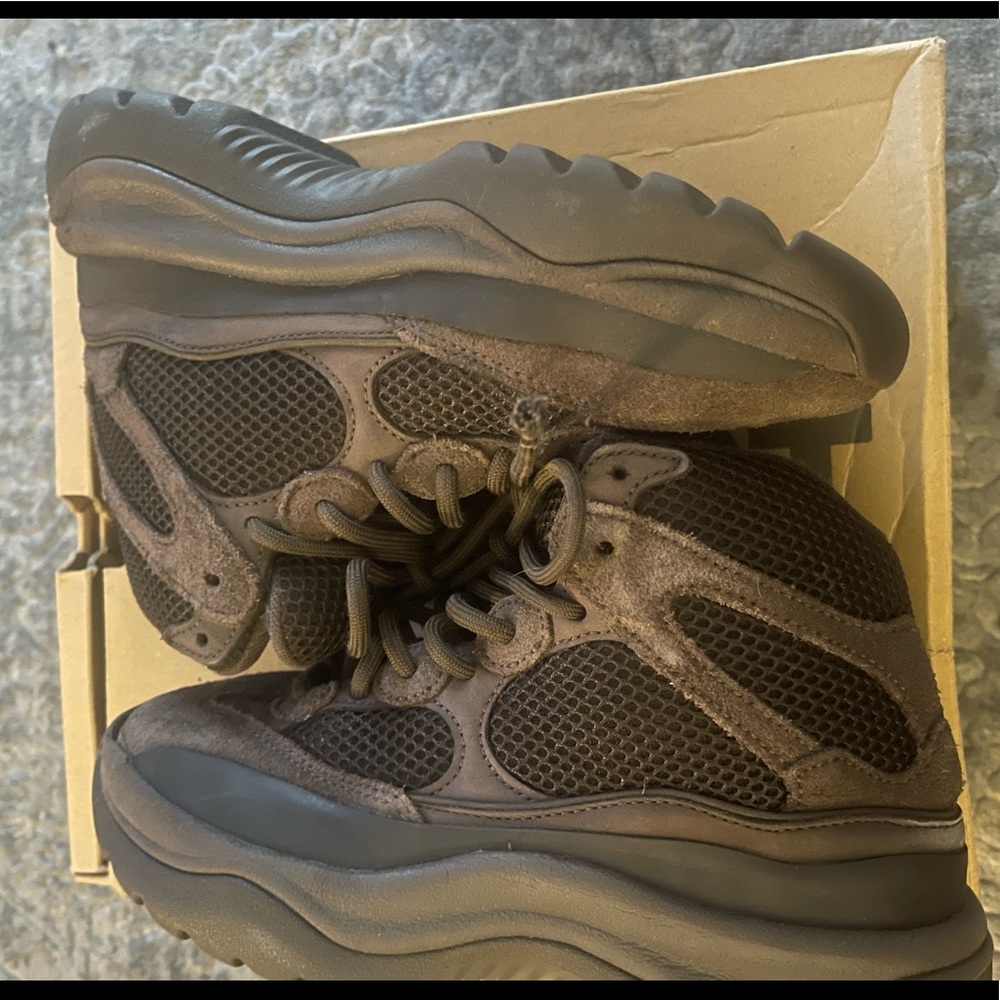 Yeezy desert boots, in great condition